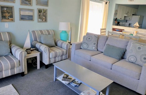 Saint Helena Island Condominio | Amplia vista al mar, admite mascotas y ¡NUEVO SOFÁ PARA DORMIR!