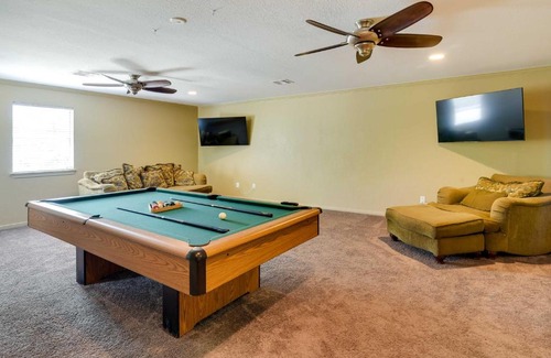 Texas City Casa | Expansive Texas City Retreat about 16 Mi to Galveston!