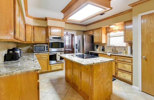 Texas City Casa | Expansive Texas City Retreat ~ 16 Mi to Galveston!