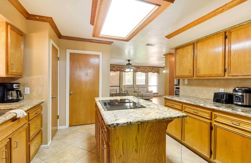 Texas City Casa | Expansive Texas City Retreat ~ 16 Mi to Galveston!