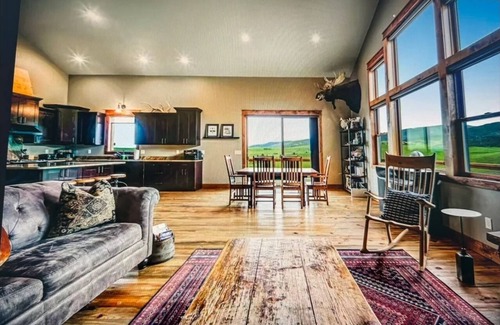 Bozeman Casa | Expansive views, wildlife, and privacy.