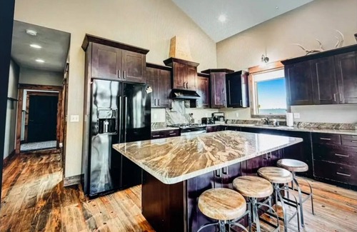 Bozeman Casa | Expansive views, wildlife, and privacy.