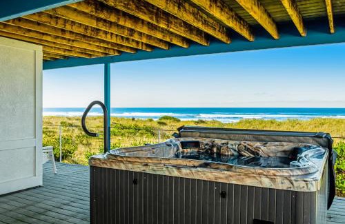 Westport Casa | Expansive Views Family Oceanfront Beach Home