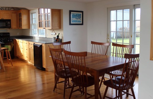 Tom Nevers Casa | Expansive Views! House , Sleeps 9 short walk to the beach.
