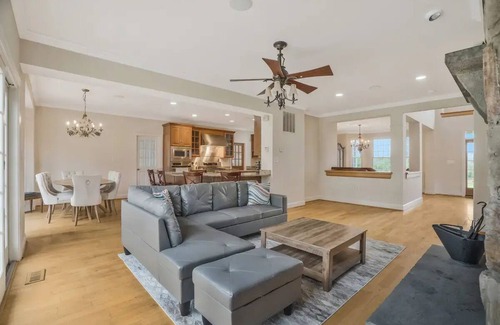 Purcellville Casa | Expansive Villa w/ Hot Tub, Fire Pit, Sleeps 22