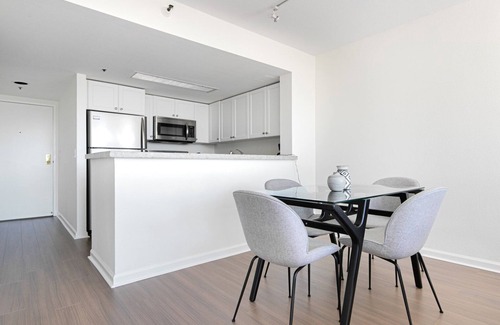 South Beach Apartamento | Expansive Waterfront South Beach 2BR w/ Pool, Tennis, Spa, by Blueground