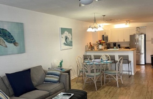 Pelican Bay Condominio | Expectational Cozy Condo Near Beach & Restaurants