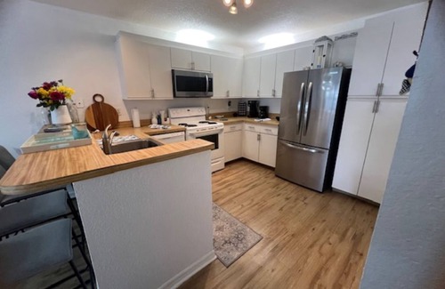 Pelican Bay Condominio | Expectational Cozy Condo Near Beach & Restaurants