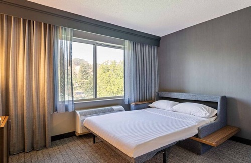 San Ramon Complejo | Experience a Relaxed Getaway! Pool, Free Parking, Minutes to Oakland Zoo!
