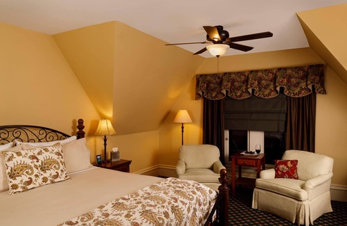 Central Business District Cama Y Desayuno | Stay with us and you'll see why we are ranked #1 lodging in Kalamazoo, MI.