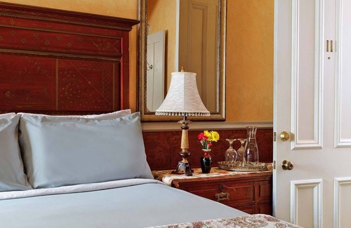 Central Business District Cama Y Desayuno | Stay with us and you'll see why we are ranked #1 lodging in Kalamazoo, MI.