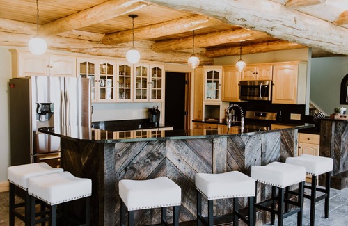 Cody Casa | Cedar / Spirit Mountain Retreat: ¡500 acres solo para ti!