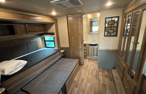 Vacaville Casa | Experience an RV stay in Vacaville, featuring Wi-Fi for your connectivity needs.