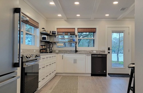 Quincy Casa | Experience Beautiful Lake Point!