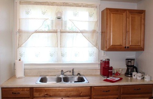Belleville Casa | Experience Belleville in a 2 BR cozy home with a STL Cardinals theme.