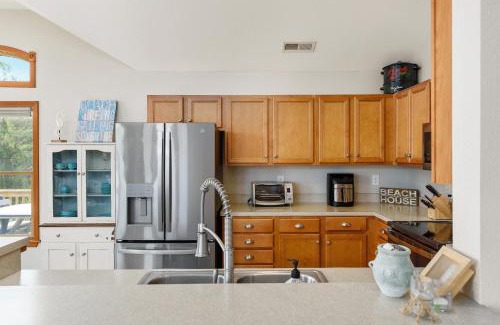 Ocean Sands Casa | Experience coastal charm at Salty Seahorse - C7500, a spacious 4-bedroom home in Corolla