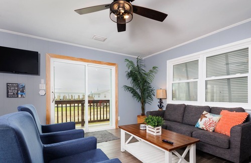 Fort Morgan Cabina | Experience Coastal Living at The Blue Pearl: Private Beach Access | Pet-Friendly