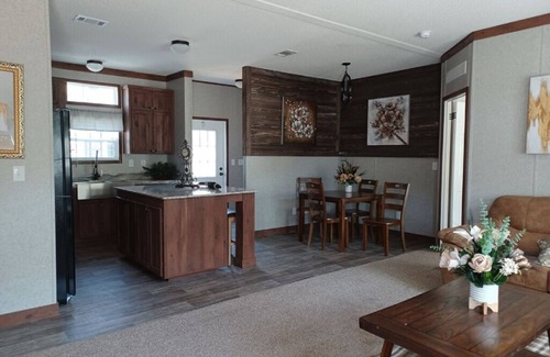 Putnam Hall Apartamento | Experience country life at a farm animal sanctuary, perfect for animal lovers!