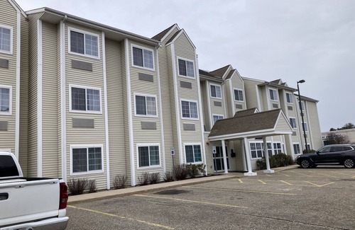 Dover Apartamento | Experience Exceptional Hospitality- w/Hot tub ,Cozy rooms one/Two Queen bed.