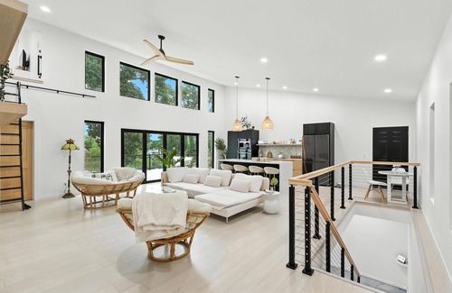 Fremont Casa | Experience Happie Space on Snow Lake, a Luxurious Lakefront Retreat with Privacy