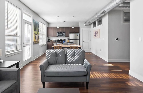 Mile Square Apartamento | Experience Indy in Style Free Parking, DT Views