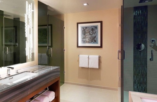 Waikiki Complejo | Experience Island Paradise at The Grand Islander by Hilton - 2 Bd. Ocean View