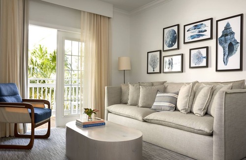 Key West Hotel | Experience Key West w/ Poolside Bar, Private Terraces & Free Shuttle Service!