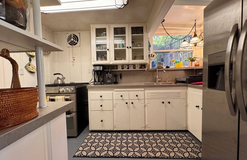 Crestline Cabaña | Experience Lake Gregory charm steps away! Four bedroom Crestline cottage awaits.
