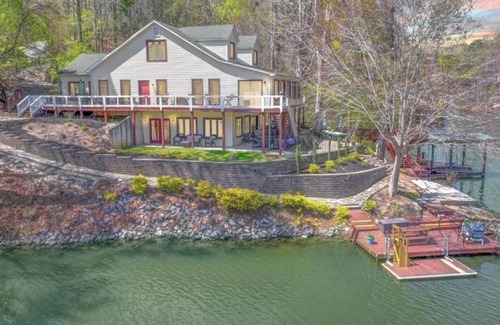 Westlake Corner Casa | Experience lake life at our lakeside retreat near Smith Mountain Lake VA