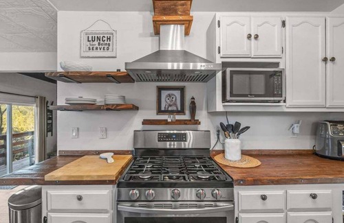 Crestline Casa | Experience lake life steps away! Crestline's 4-bedroom retreat near Lake Gregory