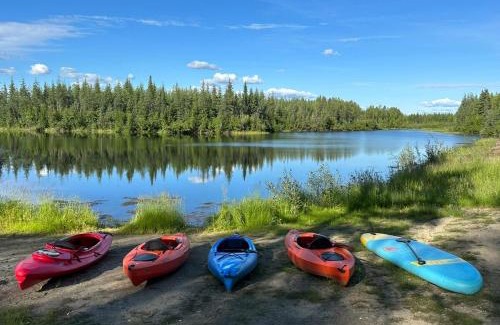 Badger Chalet De Esquí | Experience Lakeside Cabin Living in North Pole, AK