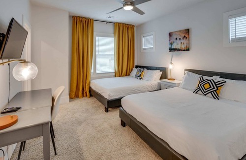 East Hill Casa | Experience Local Life in Long-Term Home w Yard!
