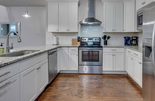 East Hill Casa | Experience Local Life in Long-Term Home w Yard!