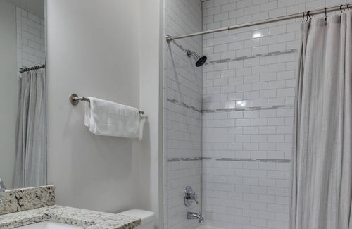 East Hill Casa | Experience Local Life in Long-Term Home w Yard!