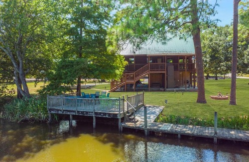 New Iberia Casa | Experience Louisiana, Cabin on Bayou Petite Anse