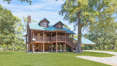 New Iberia Casa | Experience Louisiana, Cabin on Bayou Petite Anse