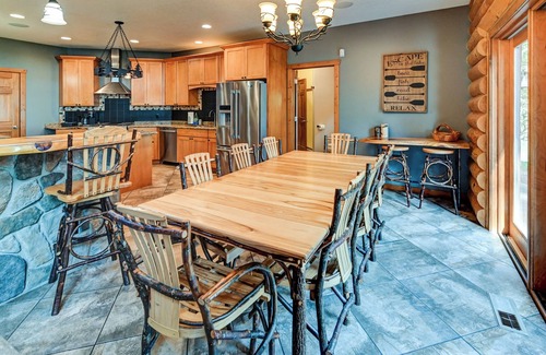 Mauston Casa | Experience luxurious lakeside living in our 5-bed, 5-bath retreat!