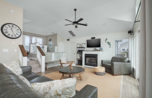 Ocean Sands Casa | Experience luxury at 1861 - Into the Mystic, a spacious 6-bedroom oceanfront home in Corolla, NC.