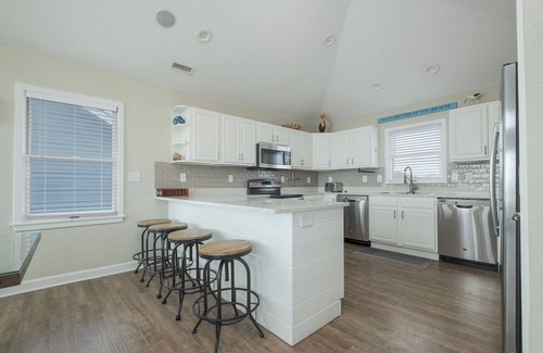 Ocean Sands Casa | Experience luxury at 1861 - Into the Mystic, a spacious 6-bedroom oceanfront home in Corolla, NC.