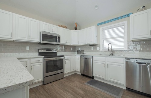 Ocean Sands Casa | Experience luxury at 1861 - Into the Mystic, a spacious 6-bedroom oceanfront home in Corolla, NC.