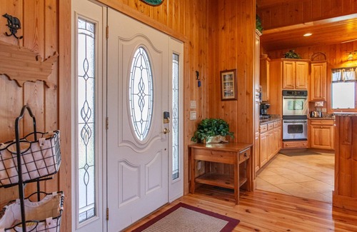 Whittier Casa | Experience luxury at the Whittier Summit Escape