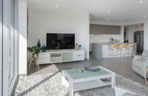 Caves Beach Apartamento | Experience Luxury Beachfront Living