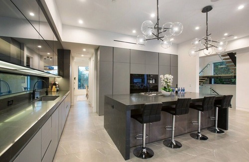 Brentwood Villa | Experience luxury in our 7-bedroom, 7,500 sq ft retreat