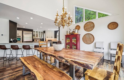 Dunkin Hill Casa | Experience luxury at Stormbunker Paradise, a spacious 4-bedroom house with stunning wooded views.