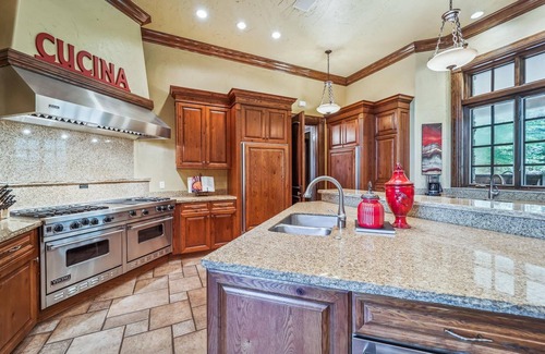Warrior's Mark West Casa | Experience luxury at Gold King Retreat, a large home in Breckenridge with a private hot tub.
