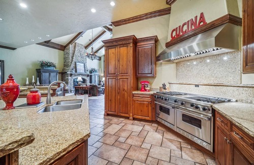 Warrior's Mark West Casa | Experience luxury at Gold King Retreat, a large home in Breckenridge with a private hot tub.
