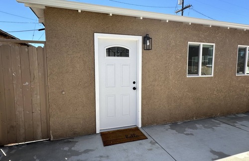 Sherman Oaks Casa | Experience Modern Comfort and Convenience in This Stylish Serene Home!