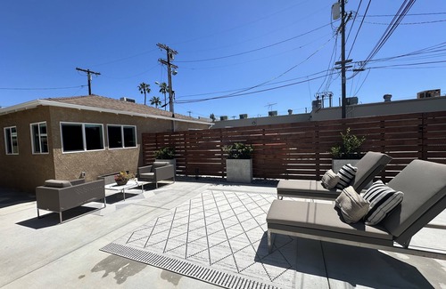 Sherman Oaks Casa | Experience Modern Comfort and Convenience in This Stylish Serene Home!