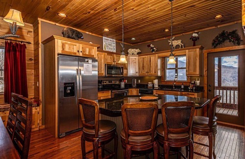 Bryson City Cabina | Experience mountain serenity at Millstone Lodge