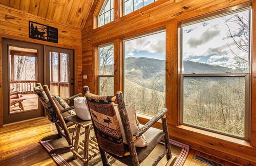 Bryson City Cabina | Experience mountain serenity at Millstone Lodge